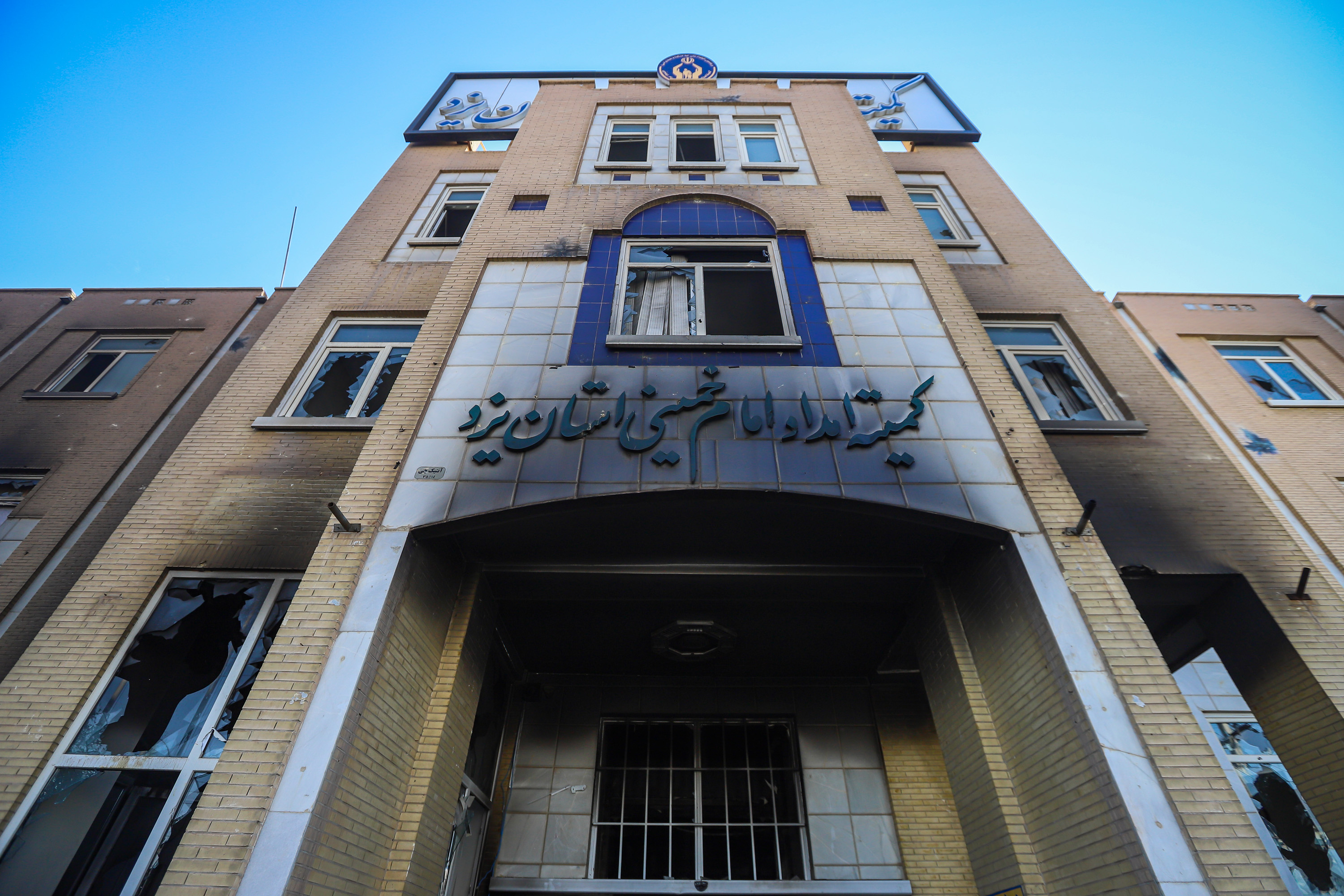 غارت و تخریب کمیته امداد استان نیت واقعی اغتشاشگران را نشان داد