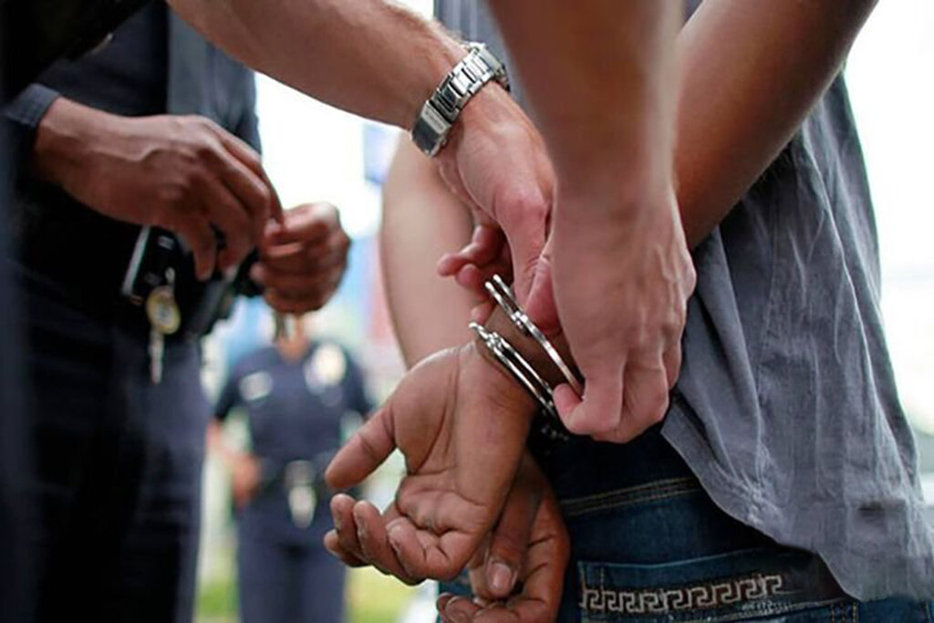 دستبند پلیس یزد بر دستان سارقان قطعات خودور