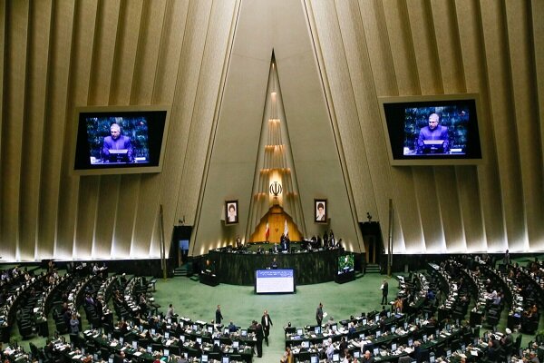 خانه صمت: حقوق کارگران با تعطیلی پنجشنبه ها ۱۰ درصد کاهش می یابد