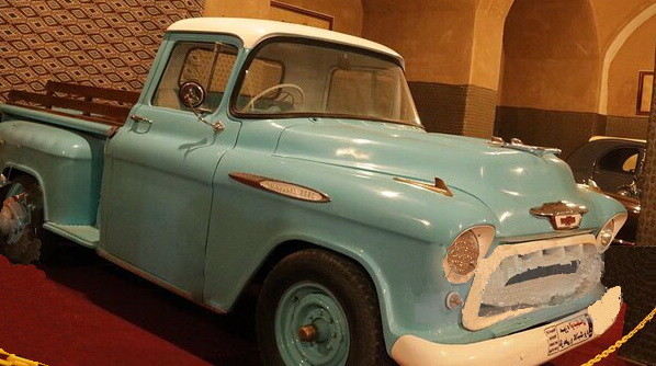 قدیمی‌ترین خودروی ایران در خانه یک یزدی است
