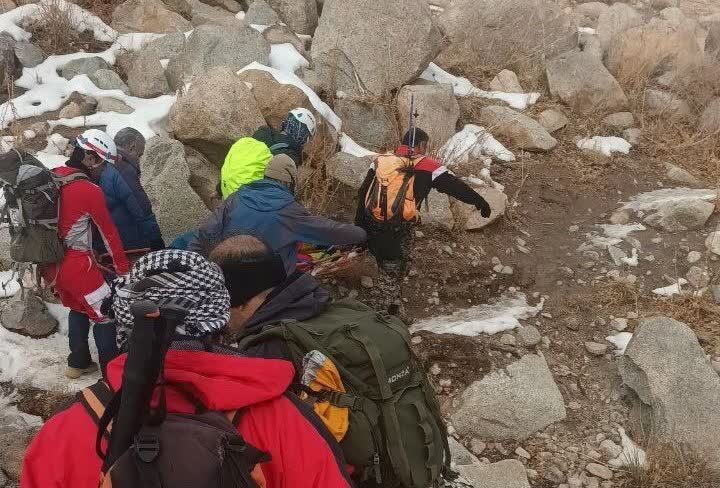 نجات کوهنورد مصدوم در برفخانه طزرجان