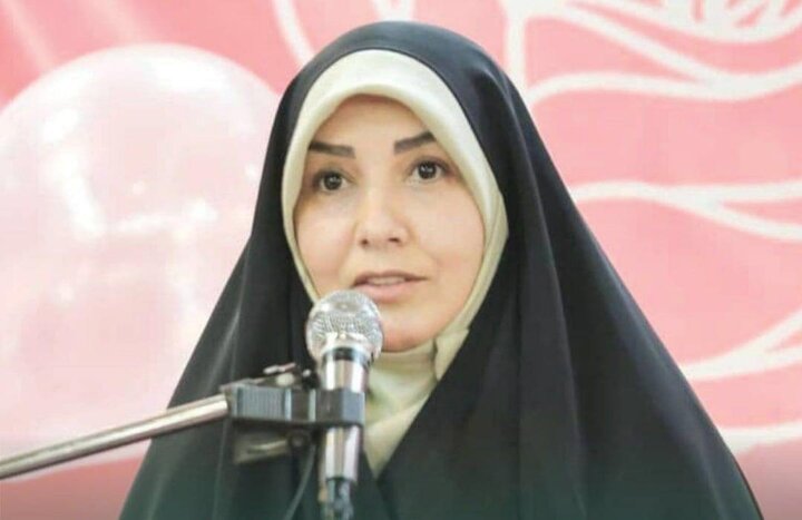 وقتی مهران مدیری برای ساخت برنامه طنز روی آنتن تلویریون نیست، قاعدتا باید این خانم بیاید و جوک تعریف کند