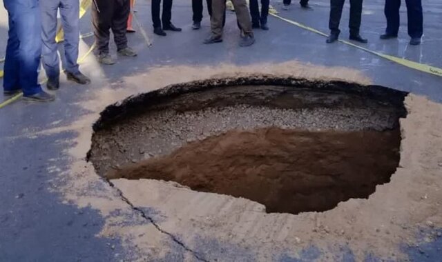 فرونشست زمین در چهارراه ایرانشهر یزد