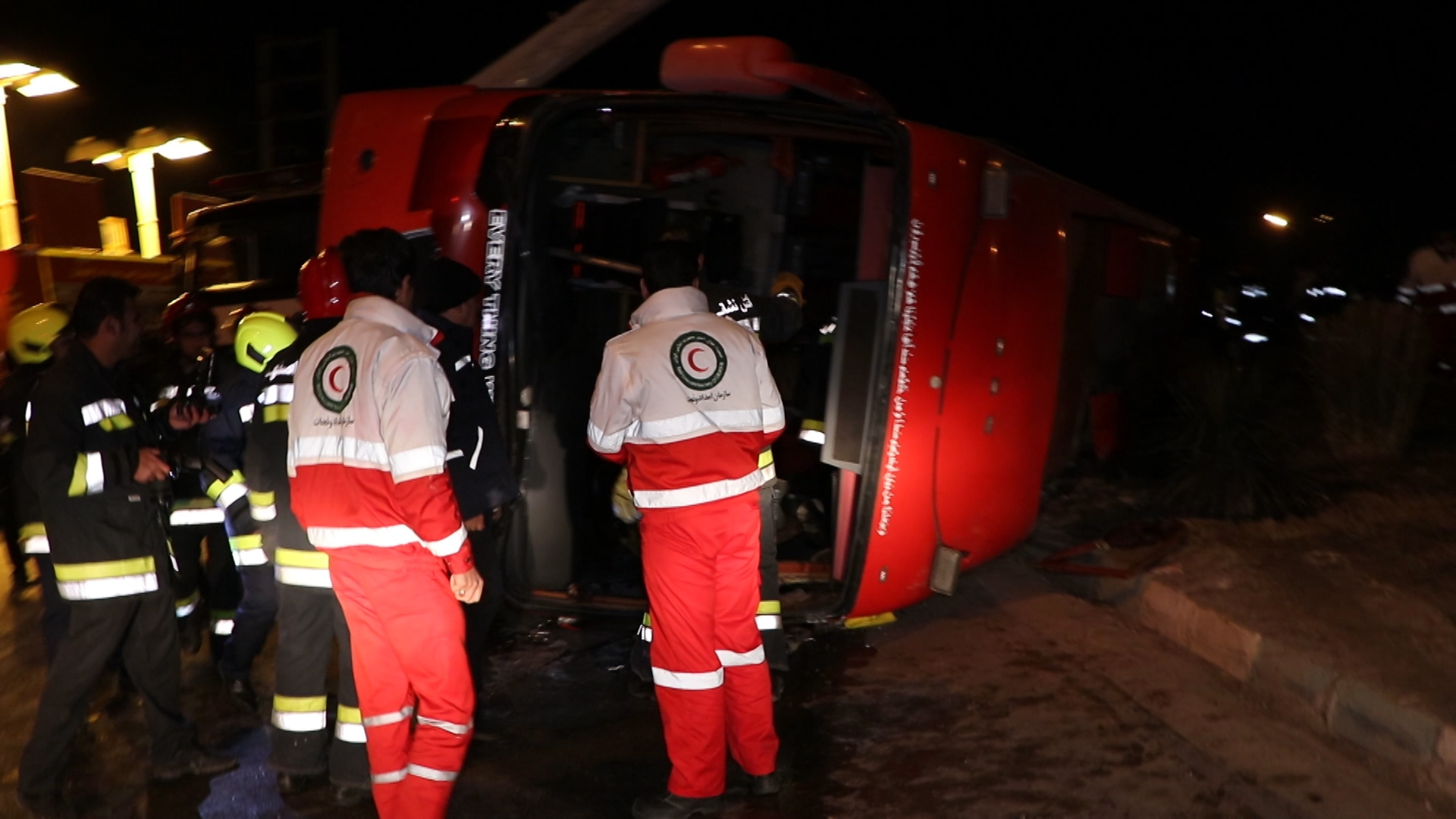 19 مصدوم در واژگونی اتوبوس مسافربری در یزد