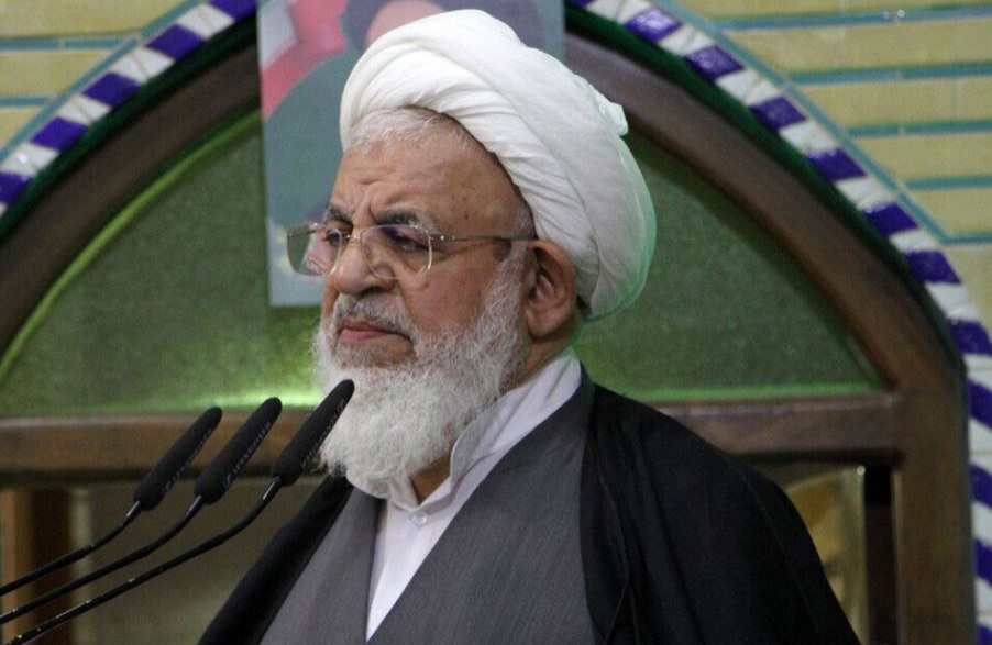 در برابر آمریکا سر خم نمی‌کنیم