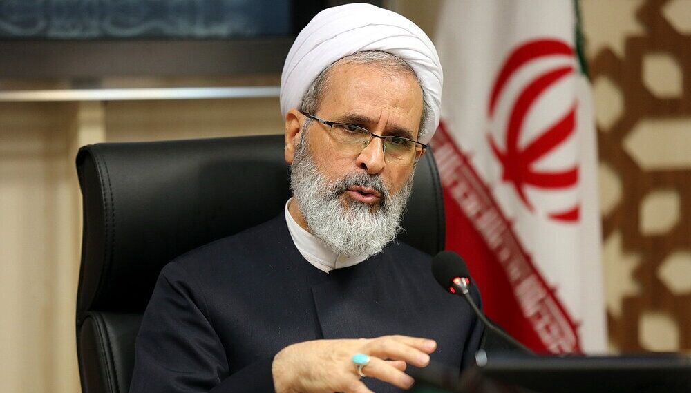 دشمن با سم پراکنی، دستاورد‌های انقلاب را زیرسوال می‌برد