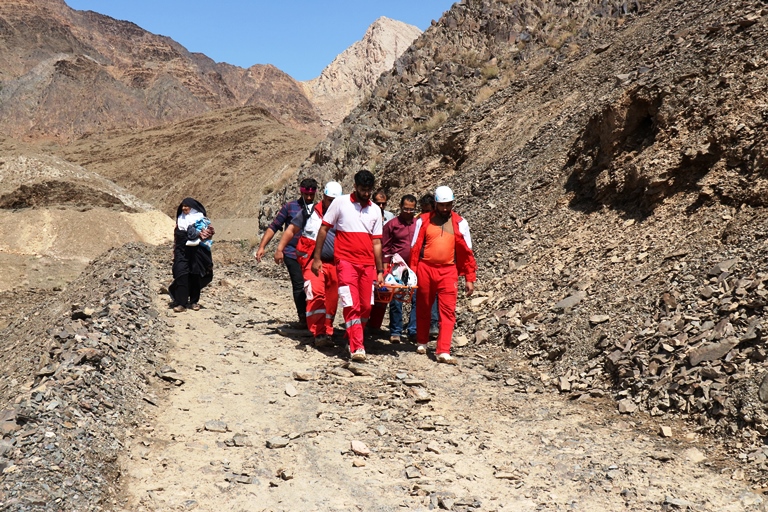 نجات دو بانوی سالخورده ساکن روستای داربند اردکان