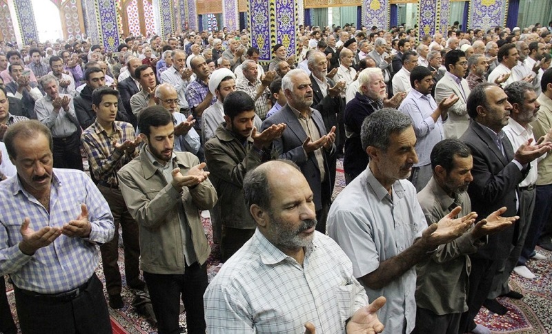 اقامه نماز عید قربان در مسجد ملا اسماعیل یزد