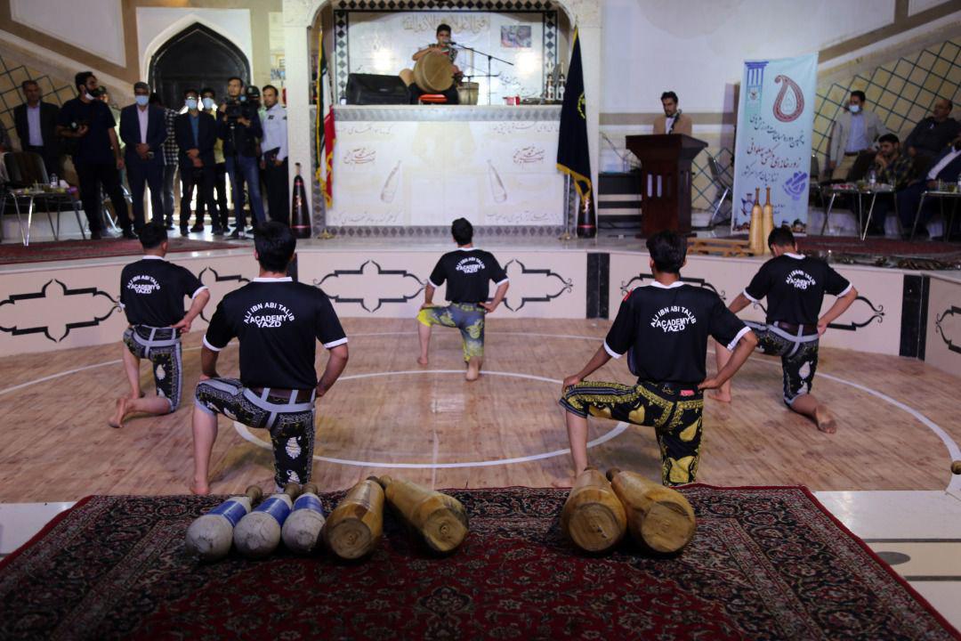 آغاز مسابقات «ورزش‌های زورخانه‌ای و کشتی پهلوانی» زندان‌های کشور در یزد