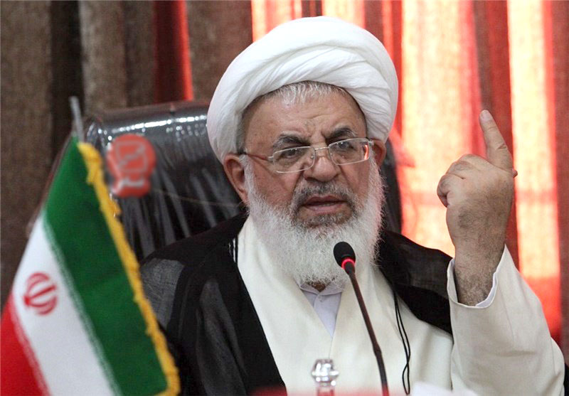امام (ره) ما را از شر غربی‌های غارتگر نجات داد