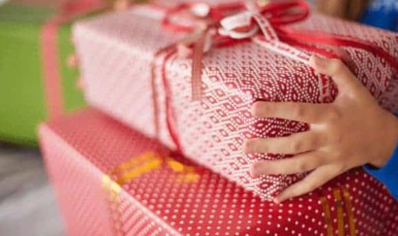 توزیع هزار بسته لوازم التحریر بین دانش آموزان زیر پوشش کمیته امداد