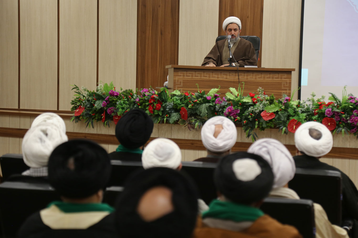 رهبر معظم انقلاب حافظ عزت ایران اسلامی هستند
