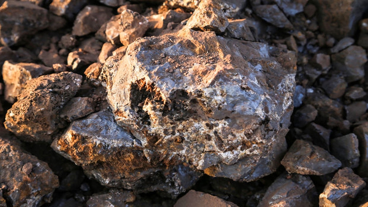کشف ۱۲۰ کیلو سنگ معدنی قاچاق در بافق