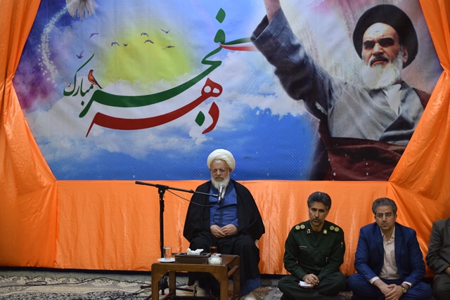 رییس سازمان صنعت، معدن وتجارت واصناف و بازاریان یزدی با امام جمعه یزد دیدار کردند