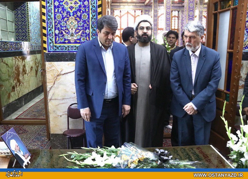 ادای احترام وزیر فرهنگ و ارشاد اسلامی  به مقام شامخ سومین شهید محراب 