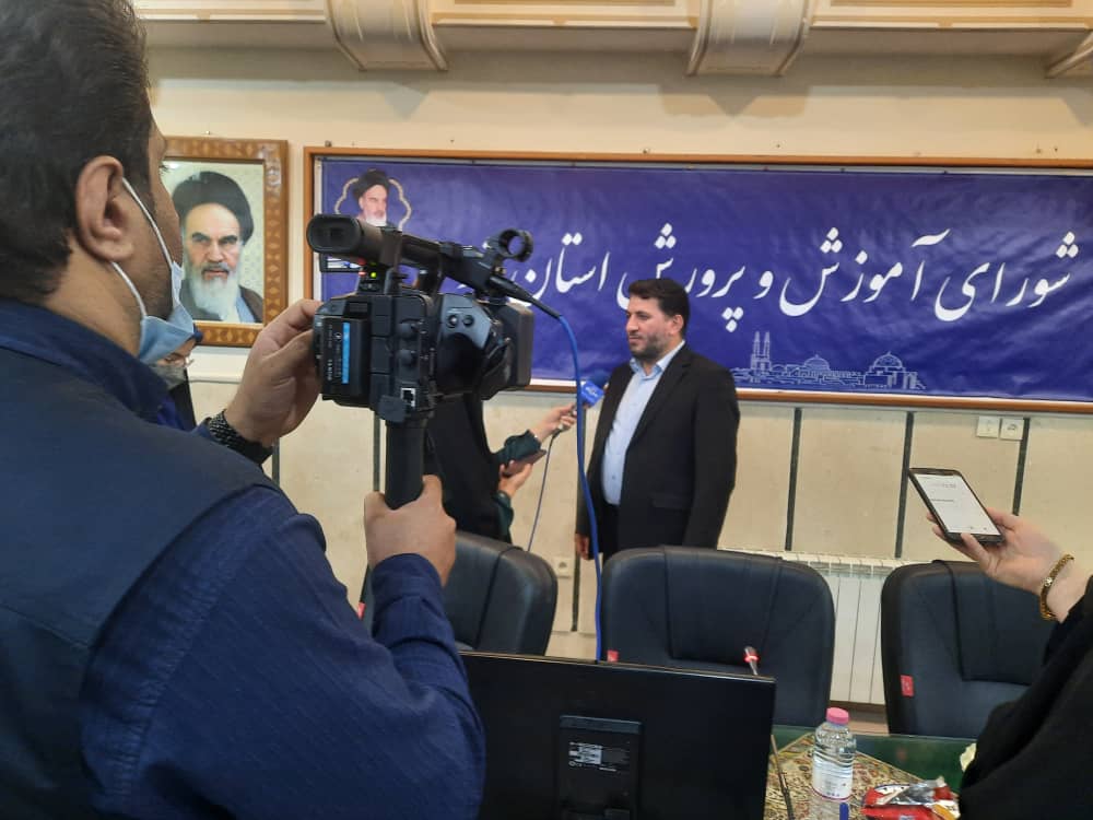 افتخارات علمی به مراتب از افتخارآفرینی در عرصه های دیگر بالاتر است