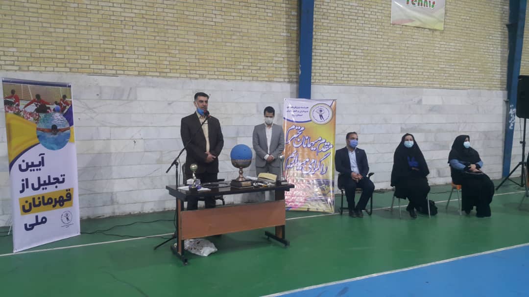 قهرمانان و برگزیدگان مسابقات کشوری نابینایان و کم بینایان استان یزد تجلیل شدند