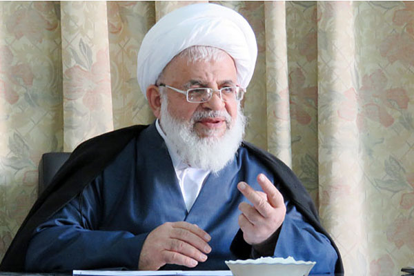 امام جمعه یزد: ارتباط با خدا و مردم کلید حل مشکلات است