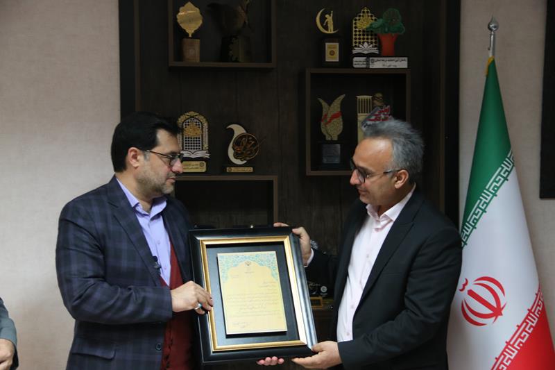تقدیر فرماندار یزد از مدیرکل نهاد کتابخانه های استان