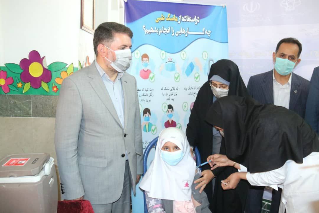گامی دیگر برای ترویج واکسیناسیون کودکان/ کودک ۹ ساله استاندار یزد، واکسن کرونا دریافت کرد