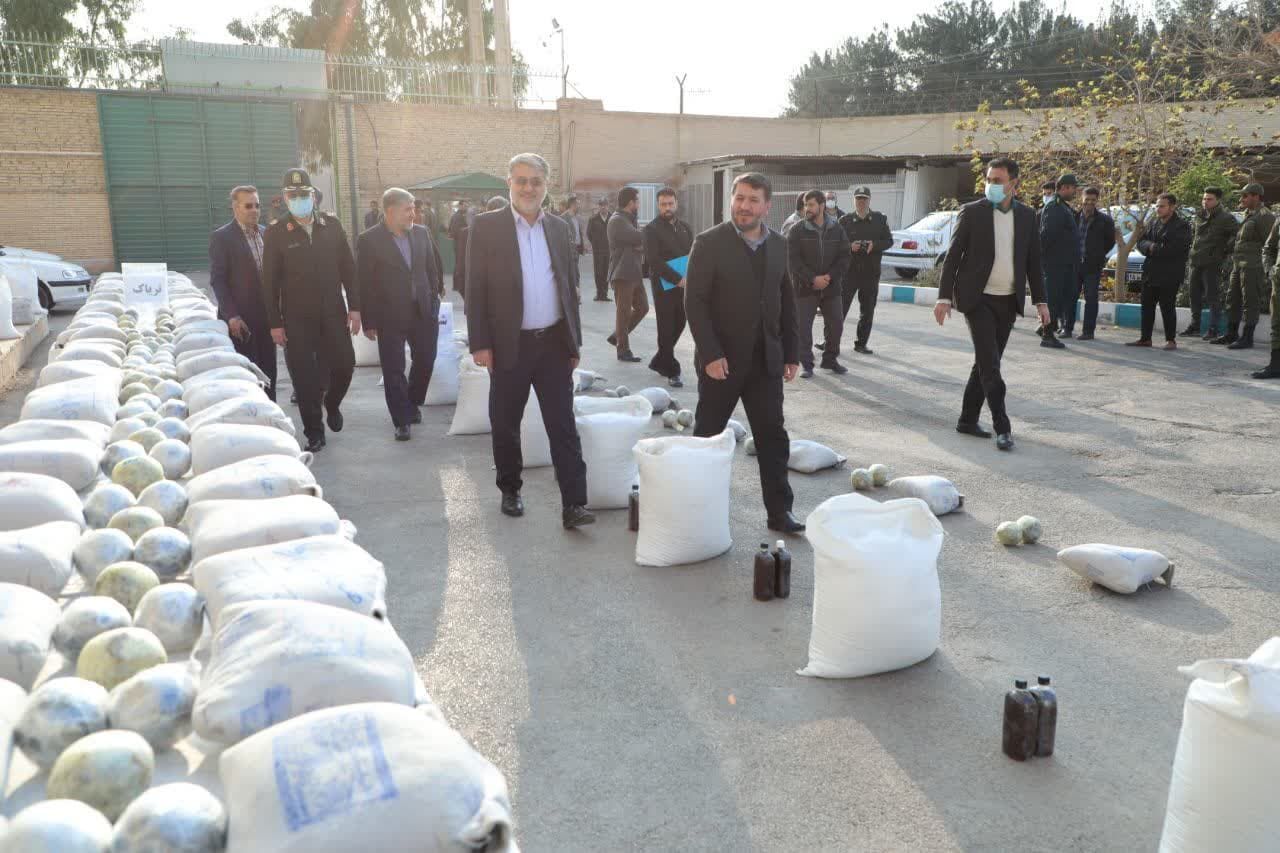 استاندار یزد از کشف ۱۳۰۰ کیلوگرم موادمخدر طی سه روز گذشته در استان خبر داد