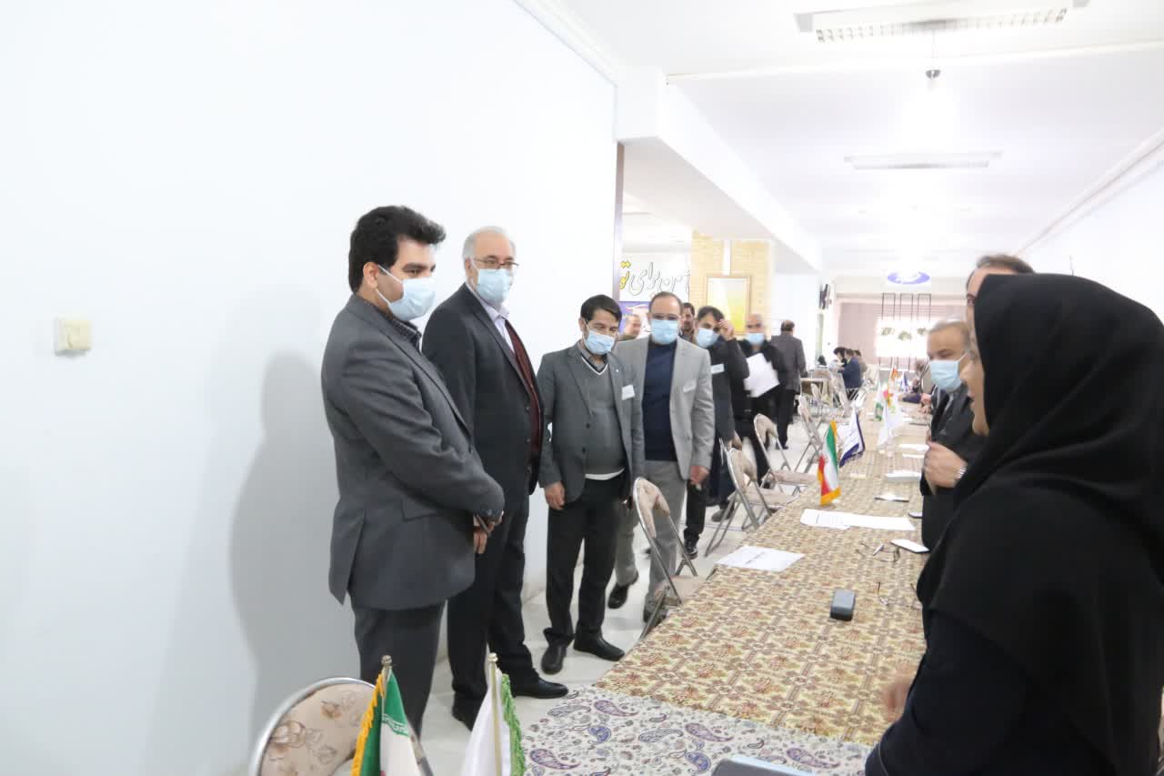 بازدید نماینده تام الاختیار وزیر اقتصاد از میز ارتباطات مردمی سفر رییس جمهوری به یزد