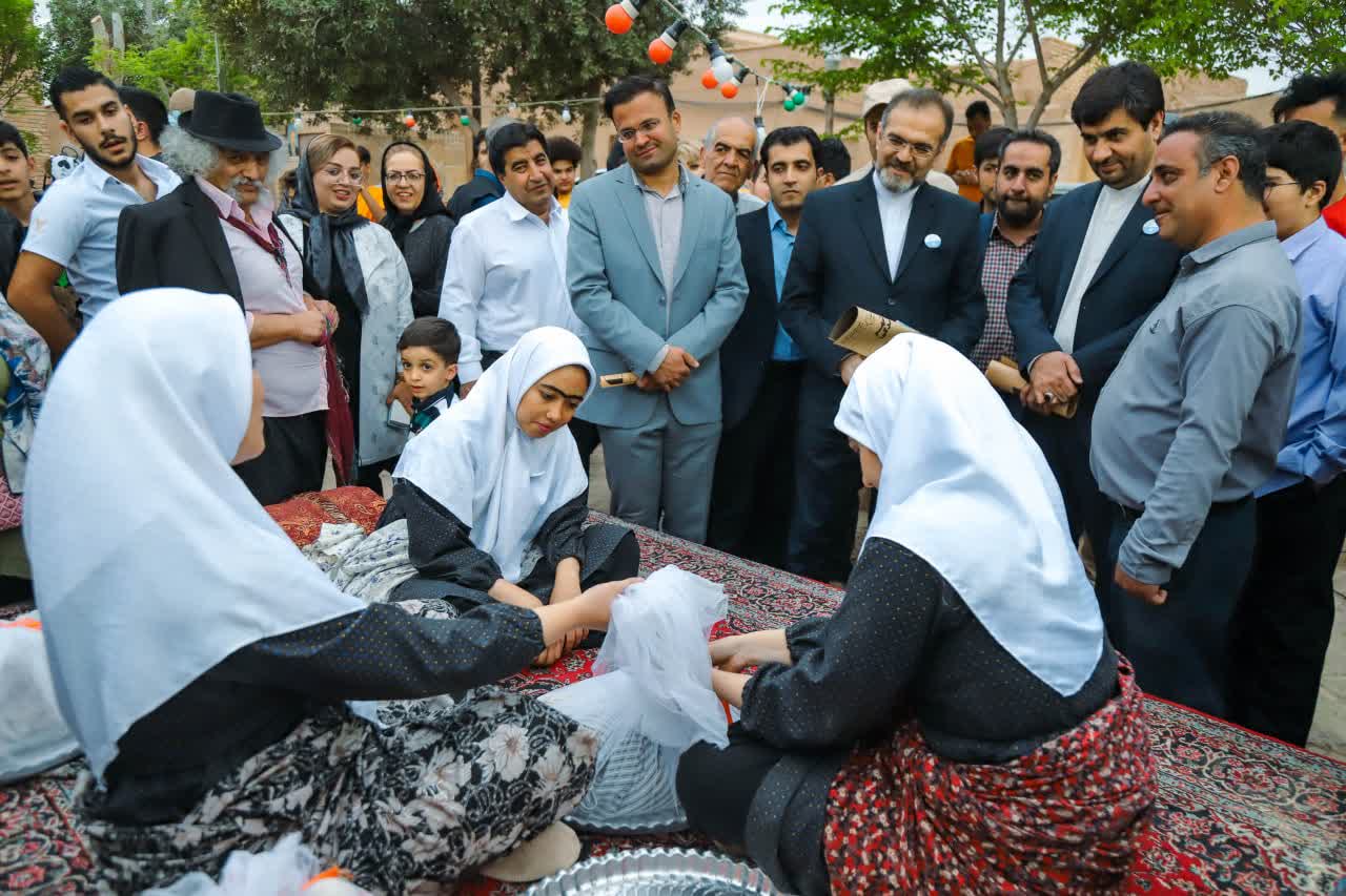 بازدید مسئولان استانی از برنامه های نوروزی سازمان فرهنگی اجتماعی ورزشی شهرداری یزد در بافت تاریخی