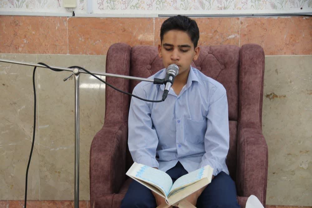 طنین بانگ توحید و اقامه نماز جماعت مدارس یزد همزمان با اولین روز بازگشایی مدارس