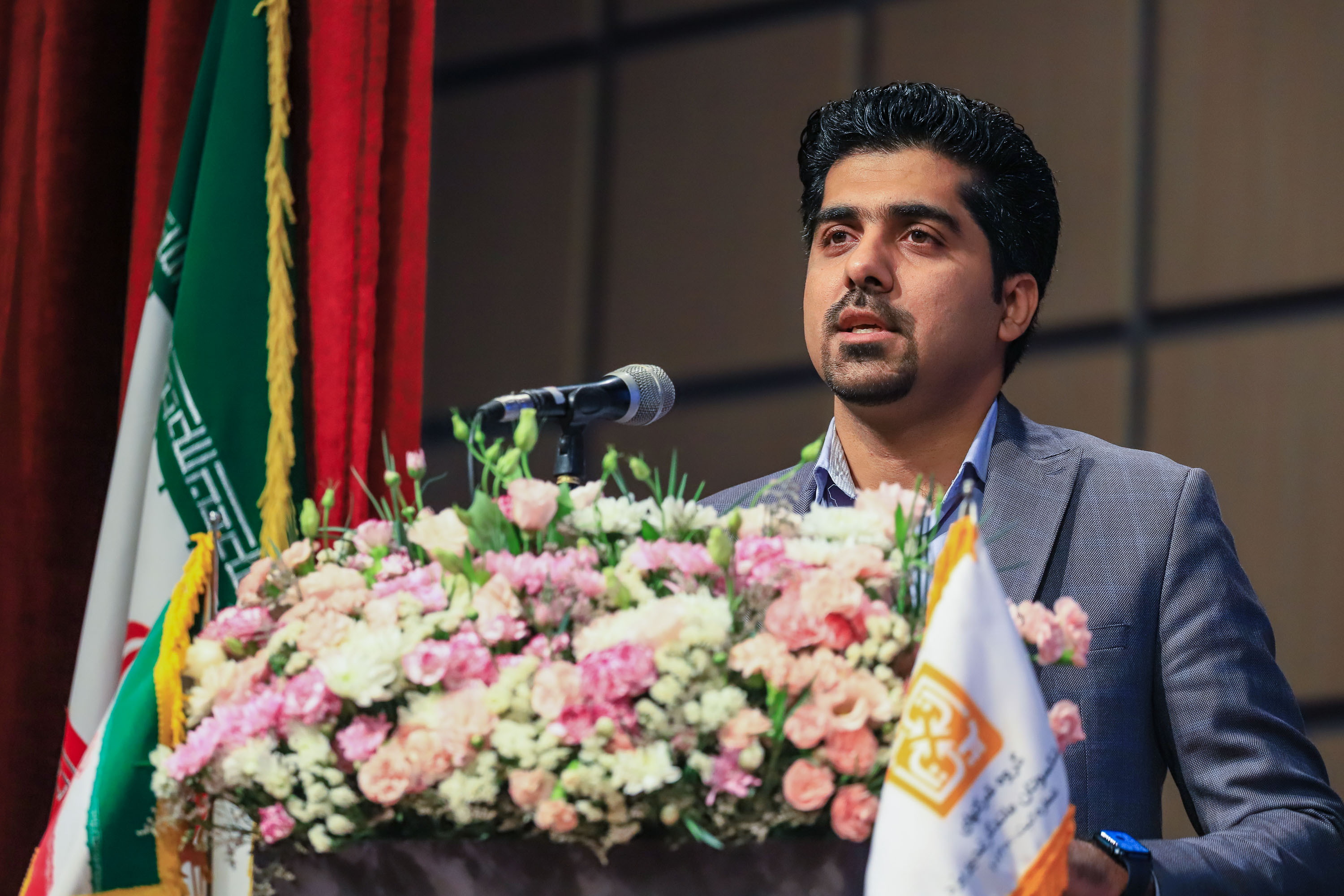 شهر جهانی تفکر جهانی می خواهد/ شاد راه نور را قربانی تفکرات جناحی نکنید