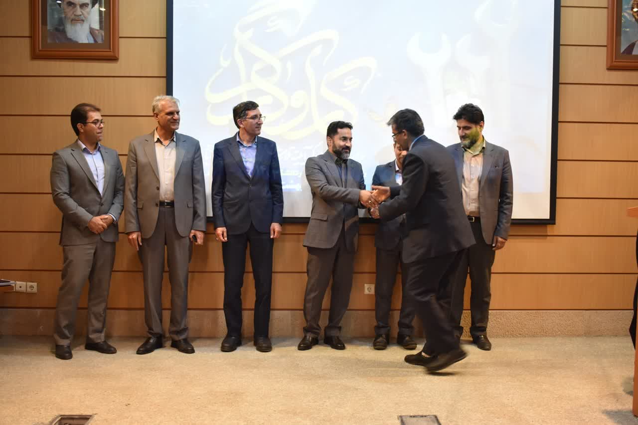 کارگران ستون های استوار جامعه هستند
