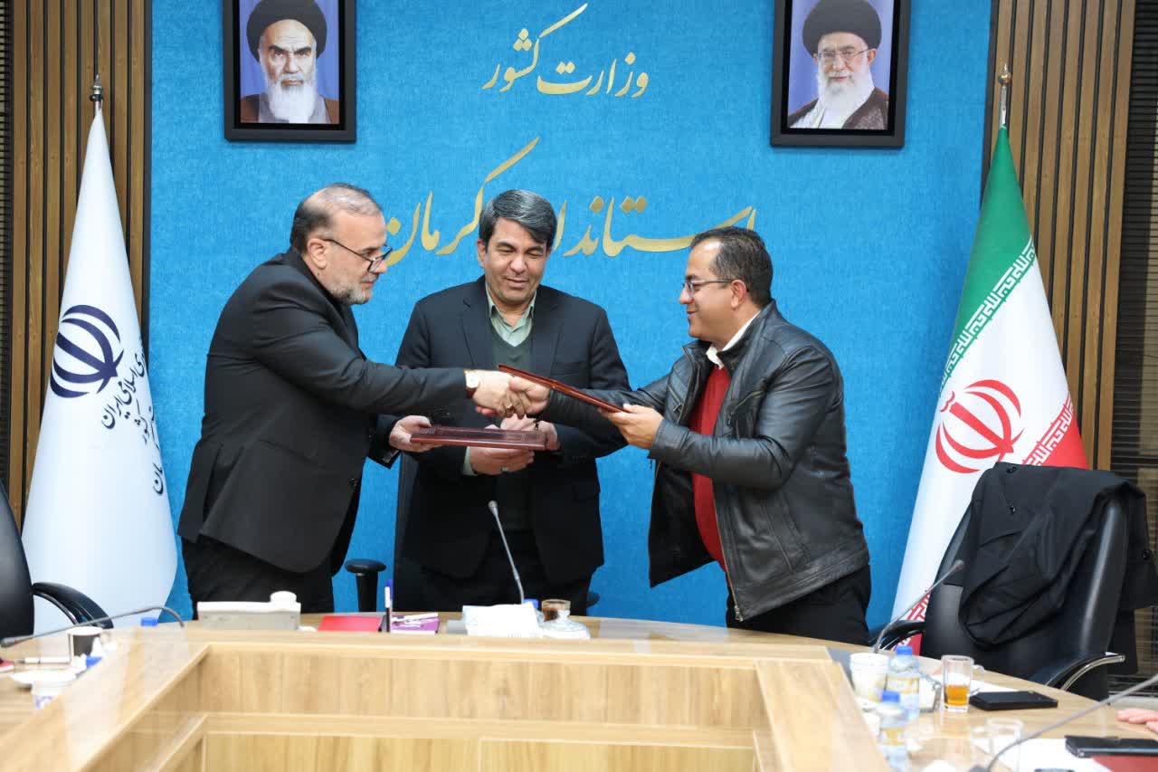 امضای چهار قرارداد کلان سرمایهگذاری در کرمان با ارزش بیش از ۴ هزار میلیارد تومان امضای چهار قرارداد کلان سرمایهگذاری در کرمان با ارزش بیش از ۴ هزار میلیارد تومان