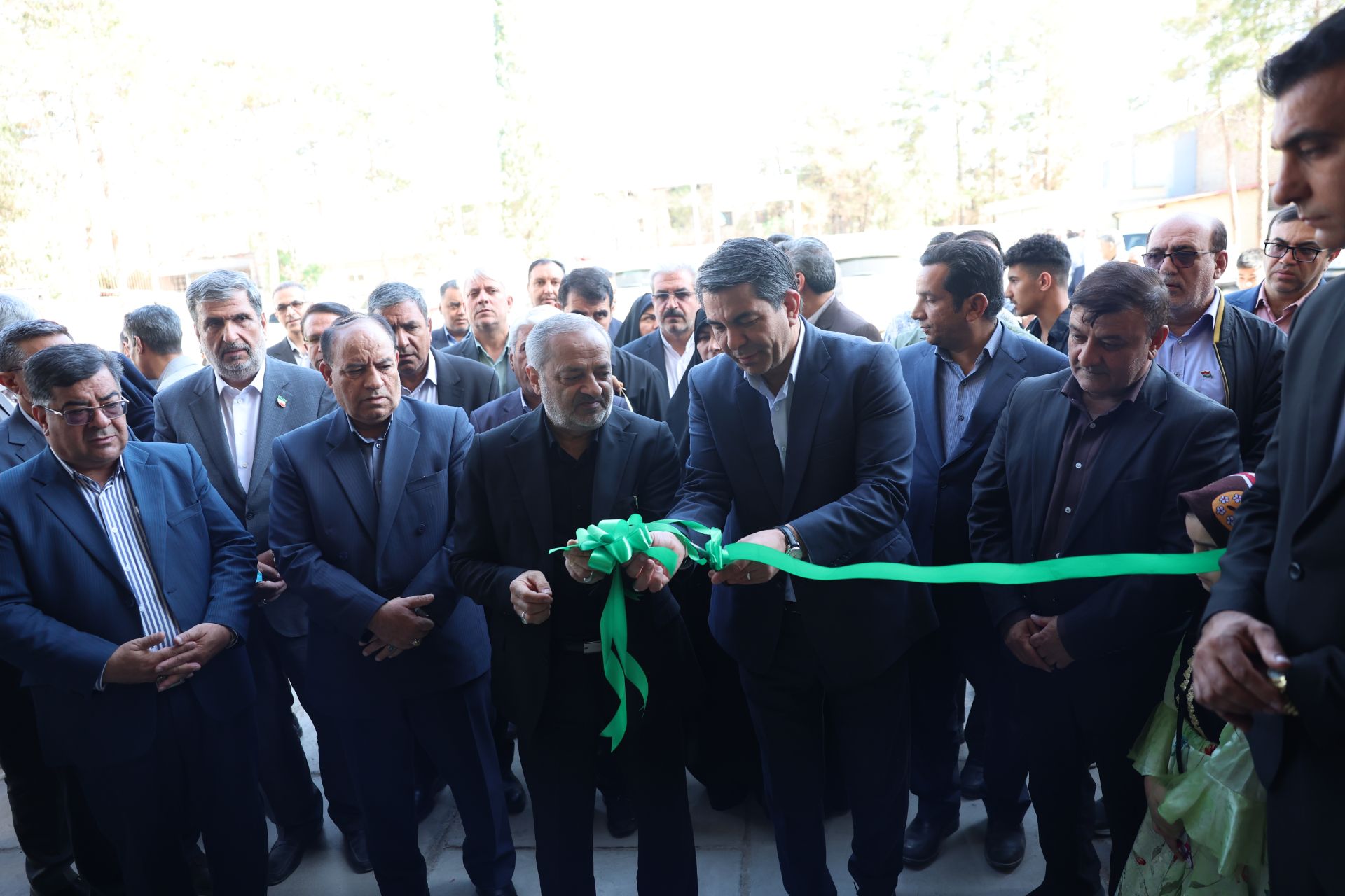 افتتاح دبستان خیرساز حافظ با حضور استاندار کرمان و وزیر آموزش و پرورش/ تقدیر وزیر آموزش‌وپرورش از عملکرد استاندار کرمان در پیشبرد مطلوب طرح نهضت مدرسه‌سازی در استان