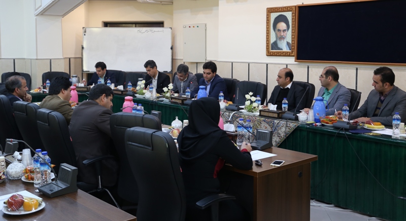 نشست مسئولان اقتصادی و سرمایه گذاری و شرکت های بیمه ای استان یزد برگزار شد
