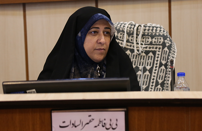 ضرورت انتقال دانش استادان صنایع دستی به نسل امروز/ استفاده از صنایع دستی و نساجی شهر یزد در هدایای ارگان ها