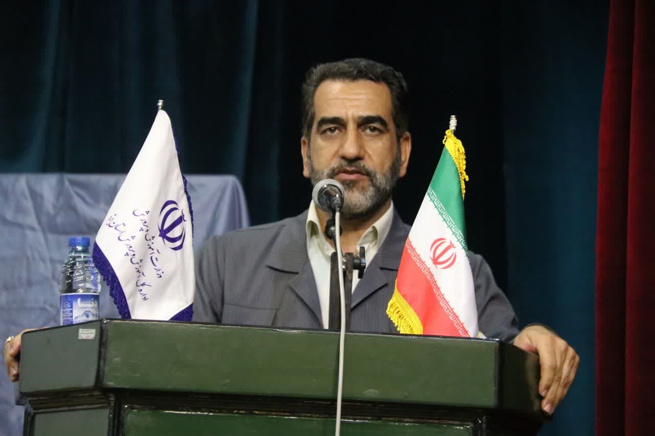 انحراف برخی از فرهیختگان جامعه در اثرایجاد فاصله ذهنی توسط دشمن در فضای مجازی است