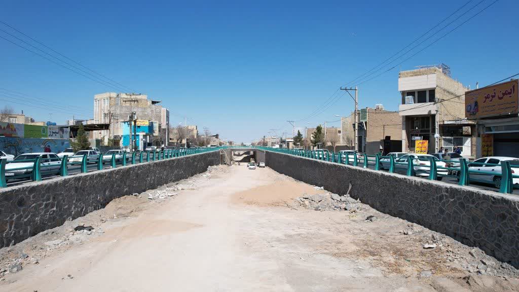 اجرای طرح زیرگذر و روگذر در بلوار دانشجو