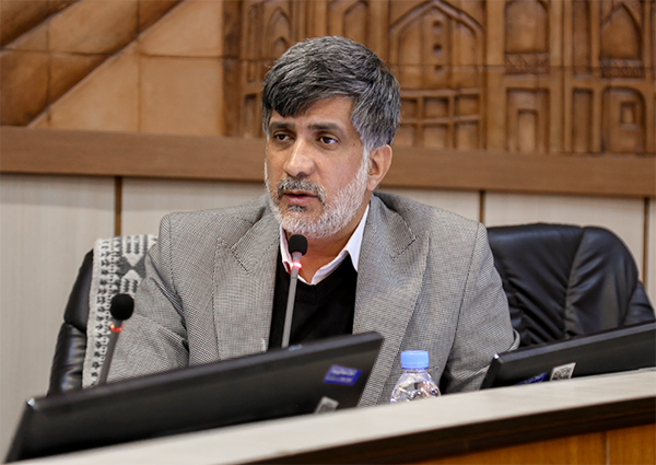 ترمیم آسفالت و مرمت چاله های سطح شهر در اولویت قرار گیرد