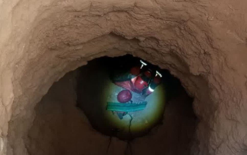 نجات مرد ۳۵ ساله از داخل چاه توسط آتش‌نشانان در یزد