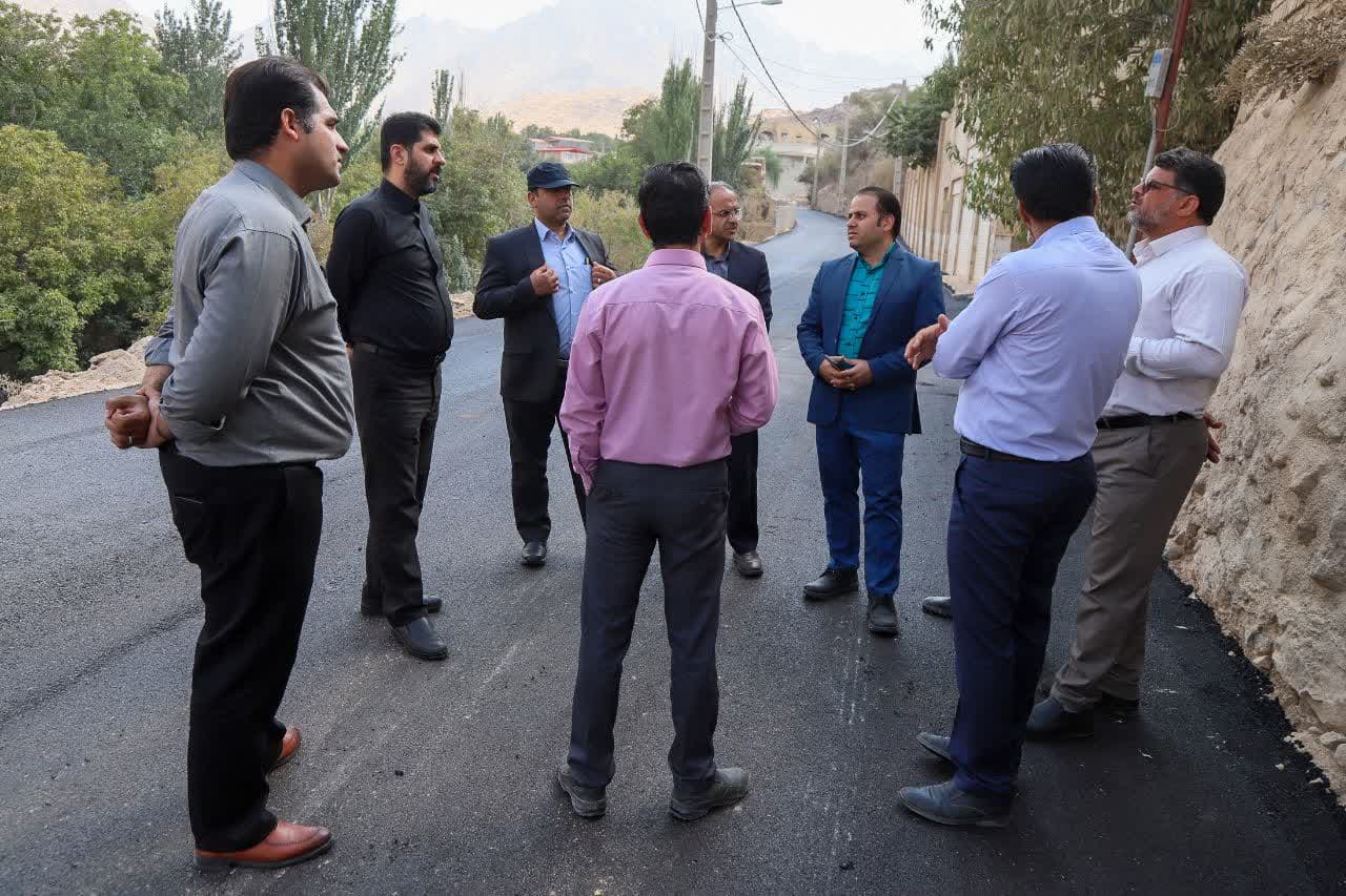بازدید معاون هماهنگی امور عمرانی استانداری یزد از پروژه آسفالت معابر روستاهای ده بالا و طزرجان
