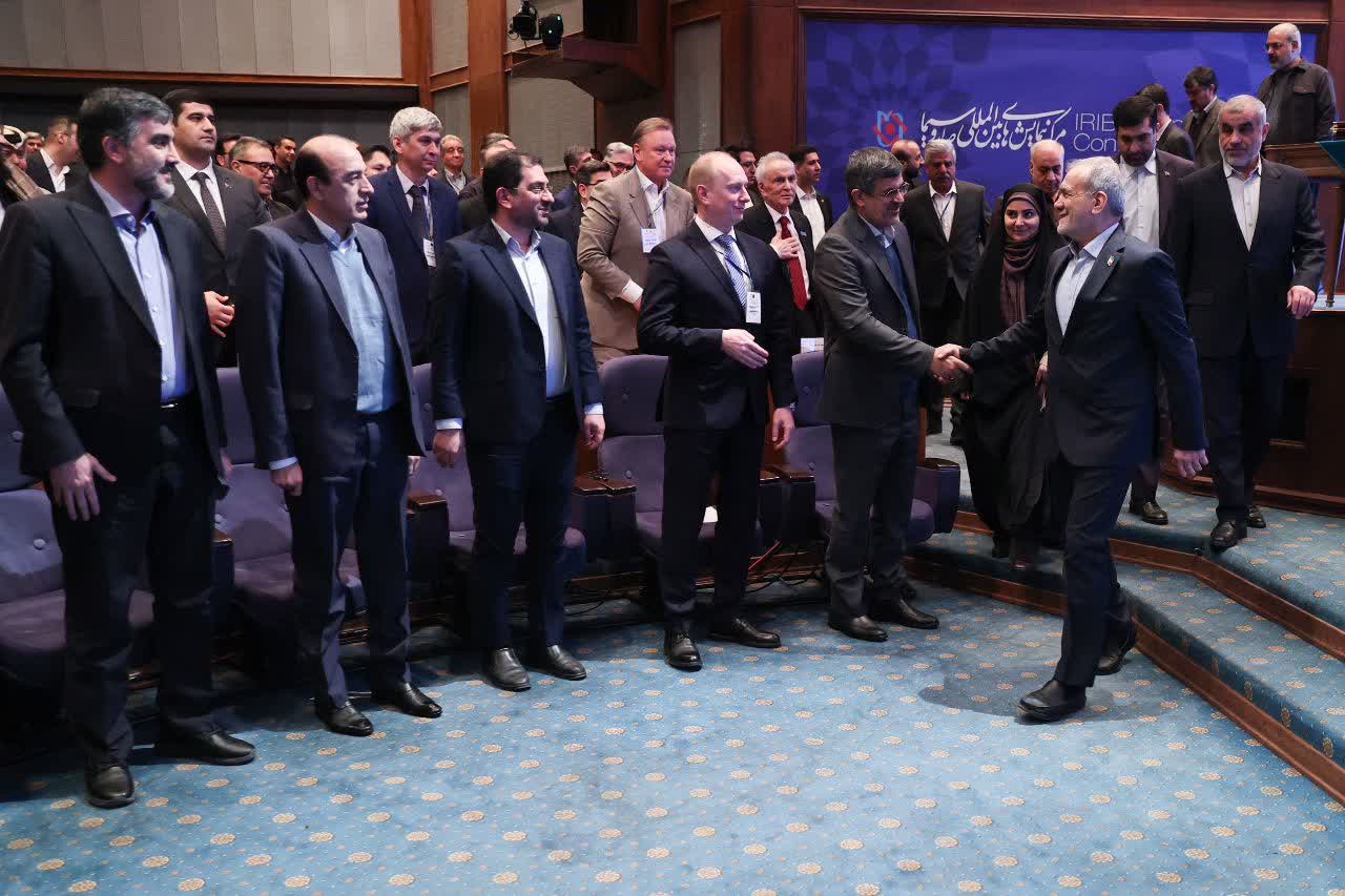 اعلام خبر امضای تفاهم‌نامه احداث آزادراه استراتژیک اردکان-یزد-مهریز توسط استاندار یزد