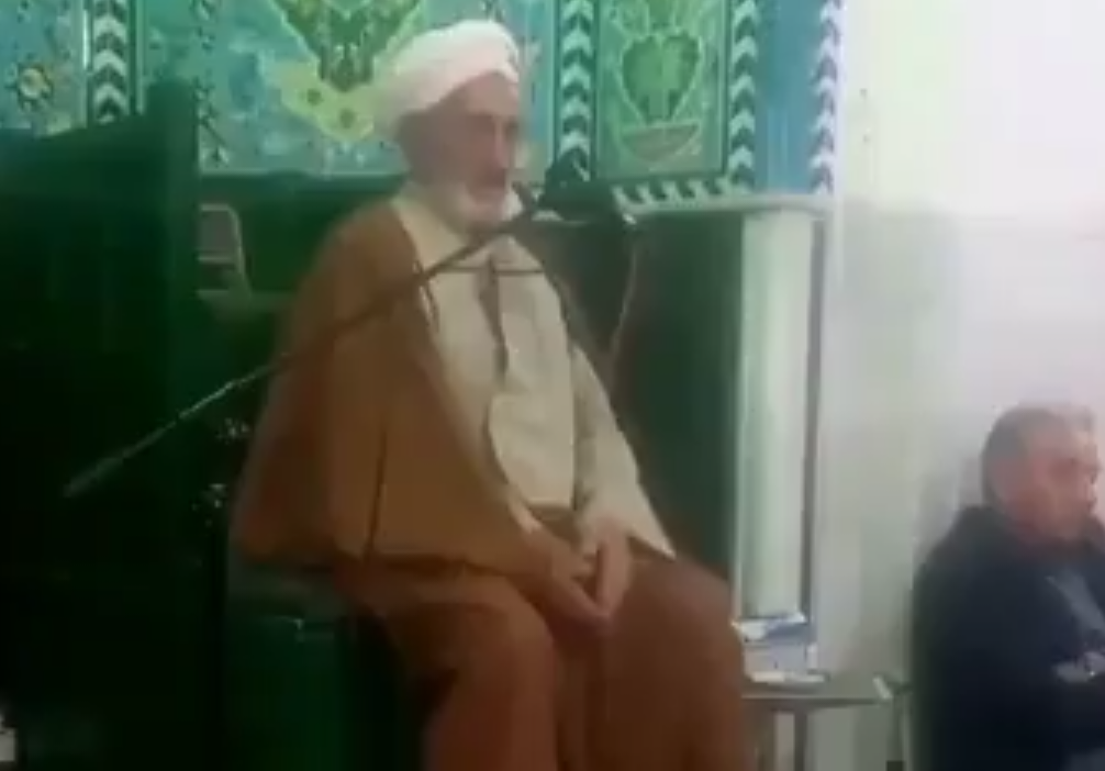 ببینید| سکته قلبی امام جماعت نصرآباد تفت بر بالای منبر