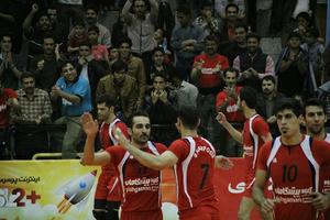 پیشگامان شفق از عنوان قهرمانی دفاع می کند