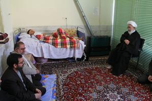 دیدار نماینده ولی فقیه در استان و امام جمعه یزد با خانواده چند شهید+تصاویر