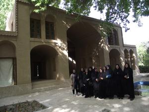 بازدید جمعی از کارکنان سازمان صدا و سیمای مرکز یزد از مجموعه های تاریخی مهریز