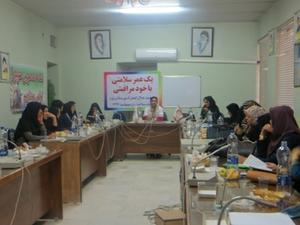 برگزاری کلاس آموزشی توسط امور داوطلبان جمعیت هلال احمر شهرستان یزد در آغازین روز هغته سلامت