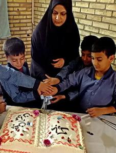 گزارش تصویری :شن قران در دانش اموزان مدرسه غیر انتفاعی آذر یزدی 