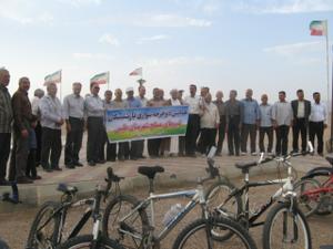 برگزاری همایش دوچرخه سواری پیشکسوتان بسیجی شهرستان طبس از محل مزار شهدای گمنام دانشگاه آزاد اسلامی واحد طبس