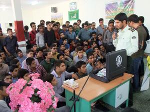 جلسه هفته نیروی انتظامی در دبیرستان شهید نواب صفوی شهرستان طبس با حضور پلیس پیشگیری از مواد مخدر برگزار شد