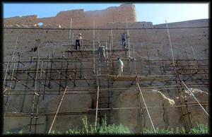 اتمام نجات بخشی و حفاظت حصار غربی کهن دژ شهر تاریخی میبد 