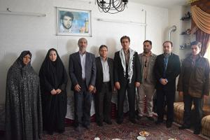 دیدار رییس سازمان صنعت ، معدن وتجارت استان یزد با خانواده شهیدان صولتی و نخعی نژاد+گزارش تصویری